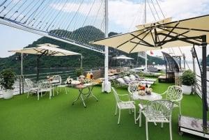 Hanoi: Jednodniowa wycieczka po zatoce Halong z 5-gwiazdkowym rejsem i transferem