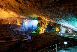 Hanoi: escursione di un giorno nella baia di Halong con l'isola di Titop, la grotta e il kayak