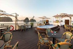 Baia di Halong: Crociera di lusso di un giorno con buffet, kayak e bagno