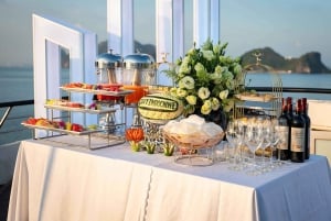 Baia di Halong: Crociera di lusso di un giorno con buffet, kayak e bagno