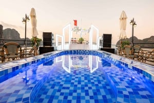 Baia di Halong: Crociera di lusso di un giorno con buffet, kayak e bagno