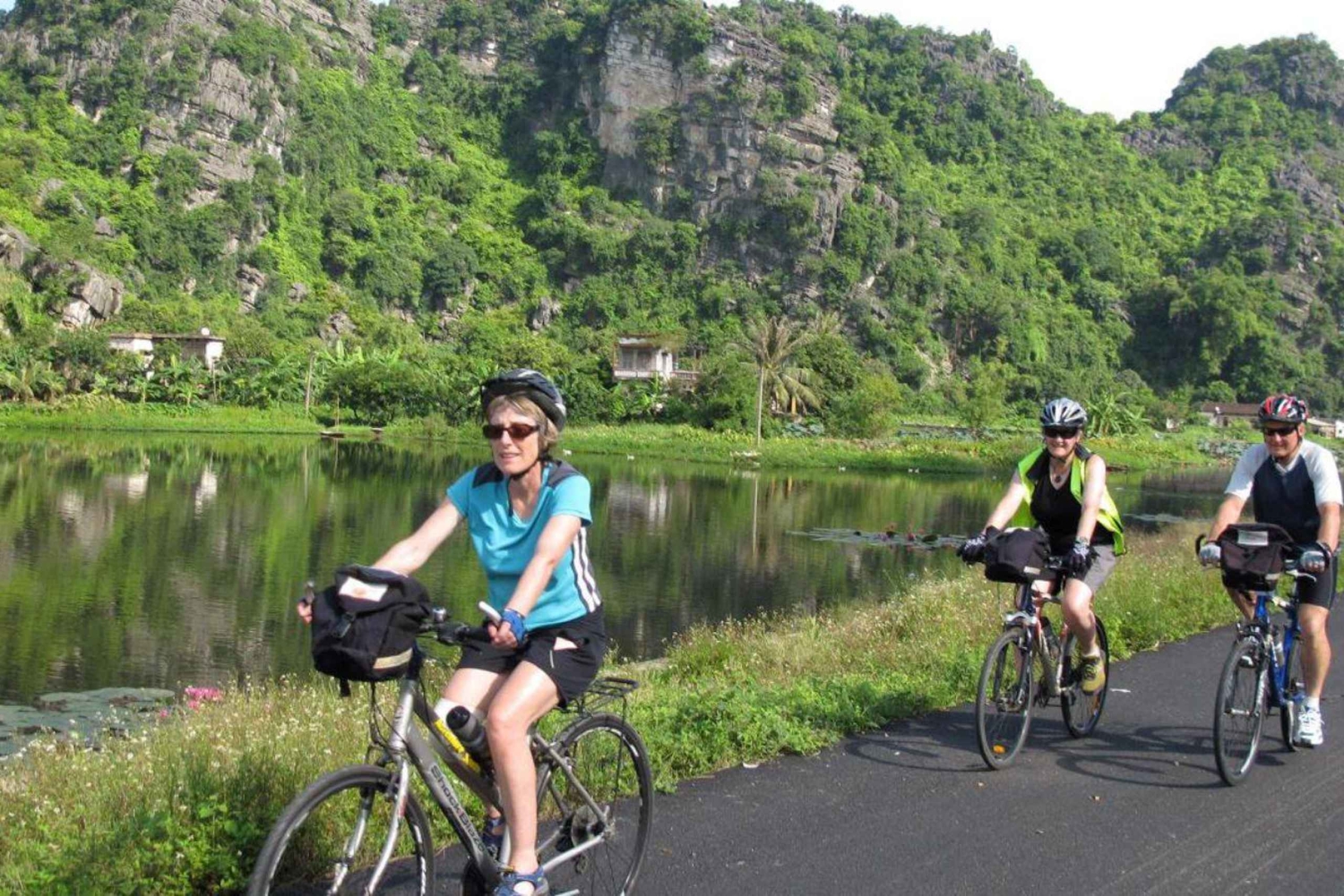 Hanoi: Heldagstur til Hoa Lu, Trang An/Tam Coc og Mua-grotten