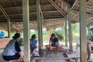 Hanoi: Hoi Village Mat Weaving Village Guided Tour with Meal