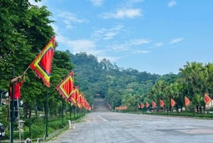 ハノイ：雄王の祠または香村＆帽子村をご案内します