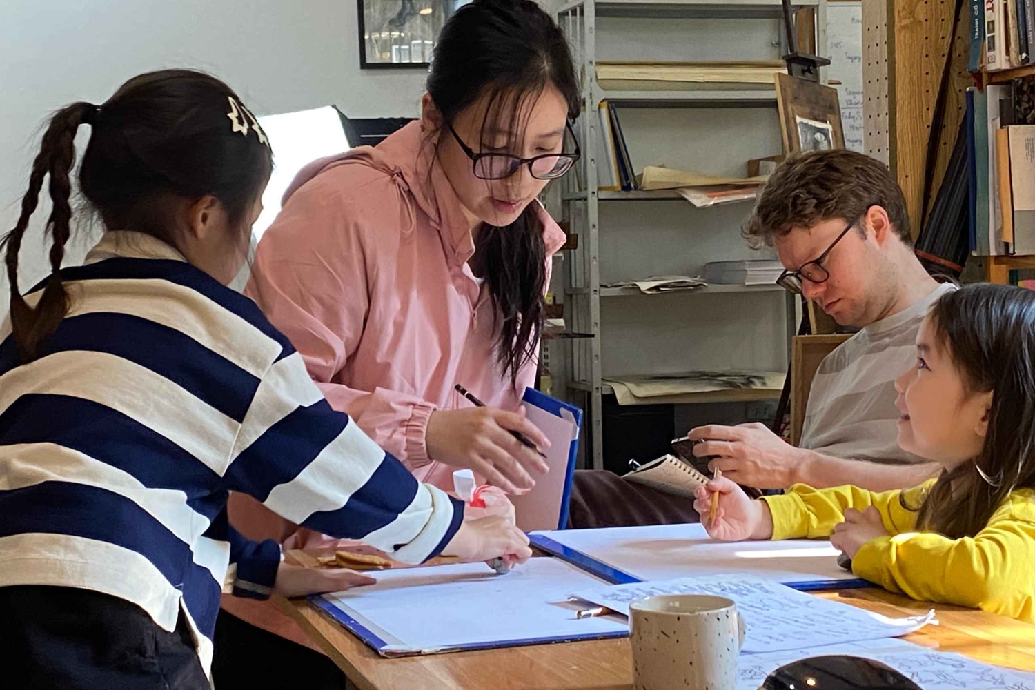 Hanói: aula de arte para crianças na Art Tutor Hanoi