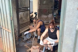 Traditionelle Messerschmiede-Werkstatt in Hanoi