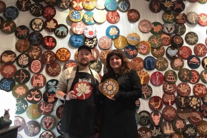 Hanoï : laque et villages votifs en papier ou encens et chapeau