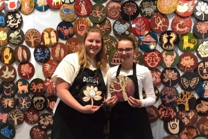 Hanoï : laque et villages votifs en papier ou encens et chapeau