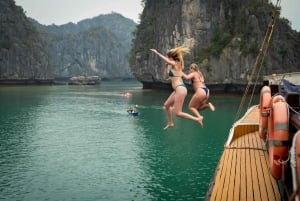 Hanoi: tour in barca nella baia di Lan Ha - pranzo, spiaggia, kayak