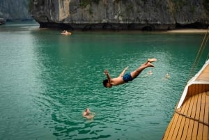 Hanoi: tour in barca nella baia di Lan Ha - pranzo, spiaggia, kayak