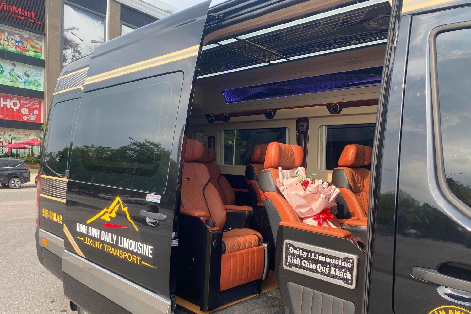 ハノイ：ニンビン行きのリムジンバスチケット（小グループバス）