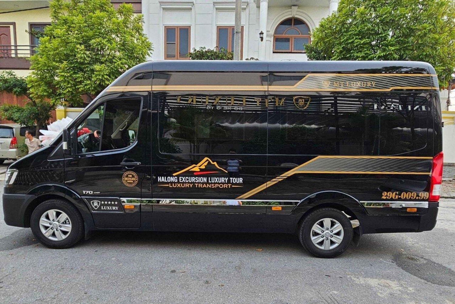 ハノイ：ニンビン行きのリムジンバスチケット（小グループバス）