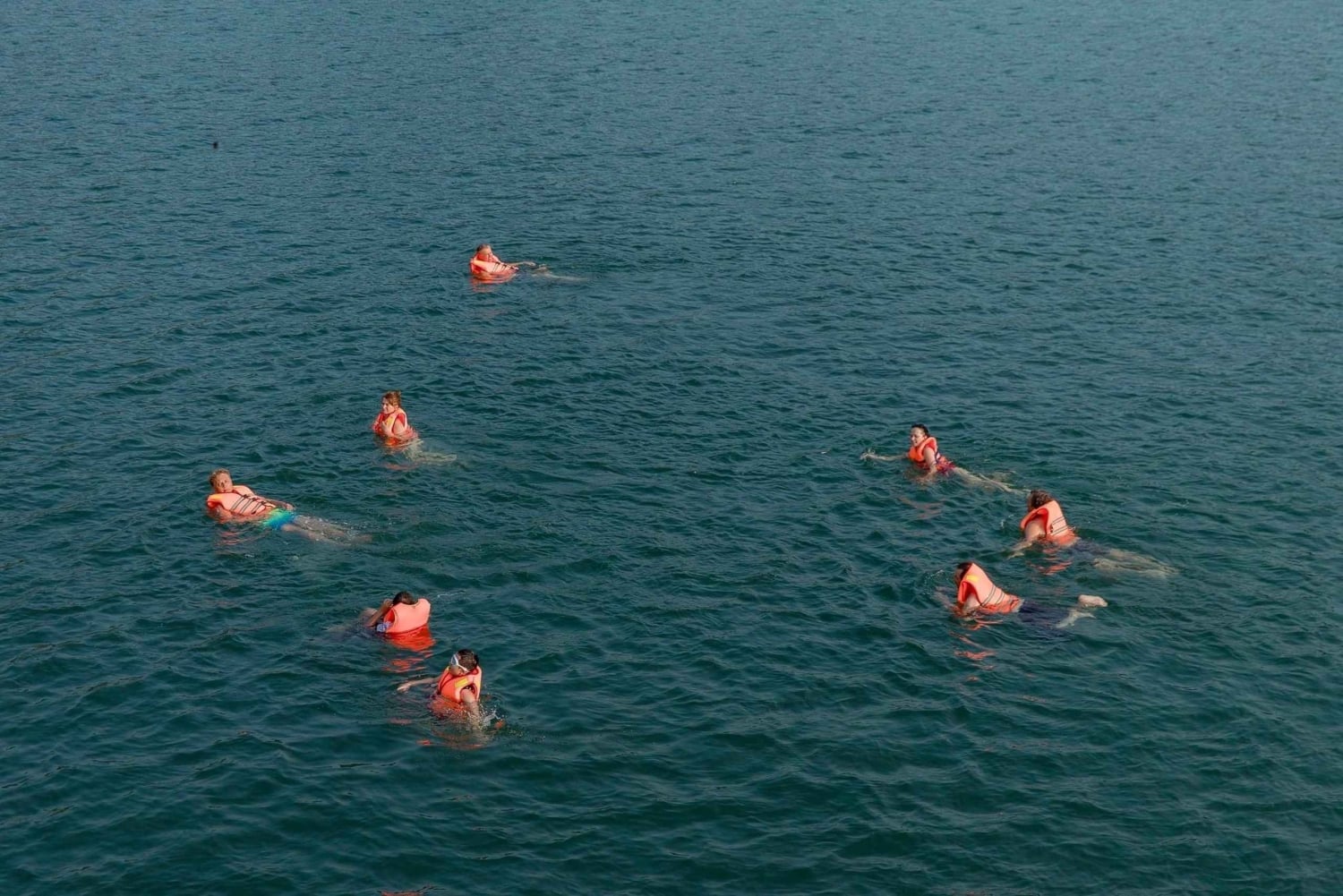 Hanoi: Crucero de lujo Lan Ha Bay Jade Sails con almuerzo buffet