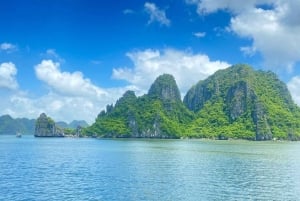 Hanoi: Crucero de lujo Lan Ha Bay Jade Sails con almuerzo buffet