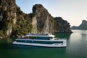 Hanoi: Crucero de lujo Lan Ha Bay Jade Sails con almuerzo buffet