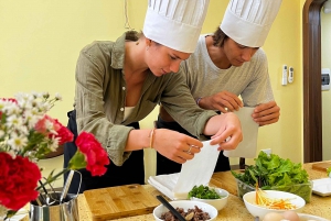 Hanoi: Traditional Cooking Class & Market Tour