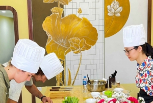 Hanoi: Traditional Cooking Class & Market Tour