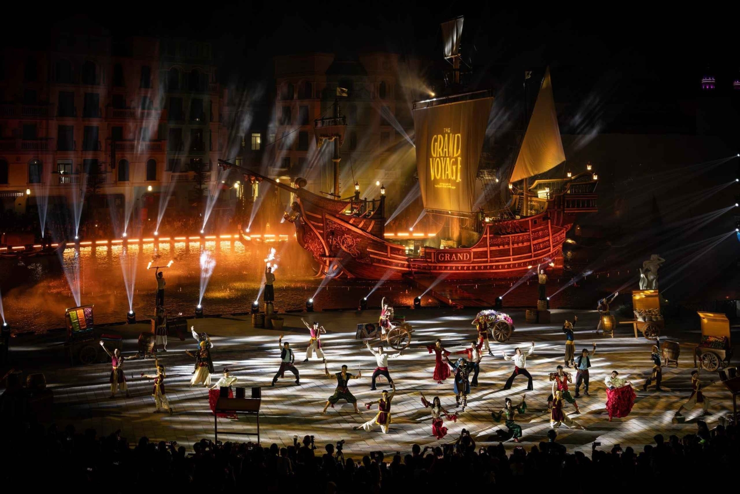 Hanoi : Mega Grand World avec le village de poterie de Bat Trang