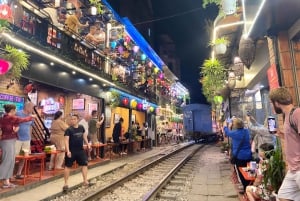 Hanoi: Michelin Guide Food Tour with Old Quarter Walk