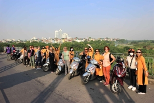 Motorcykeltur i Hanoi til Bat Trang-landsbyen anført af kvinder