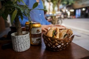 HANOI: MOTO PER LA STRADA DEI TRENI E DEGUSTAZIONE DI CIBO DI STRADA
