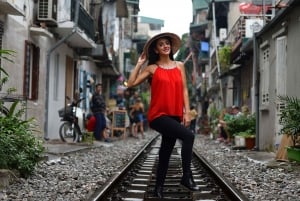 HANOI: MOTO PER LA STRADA DEI TRENI E DEGUSTAZIONE DI CIBO DI STRADA