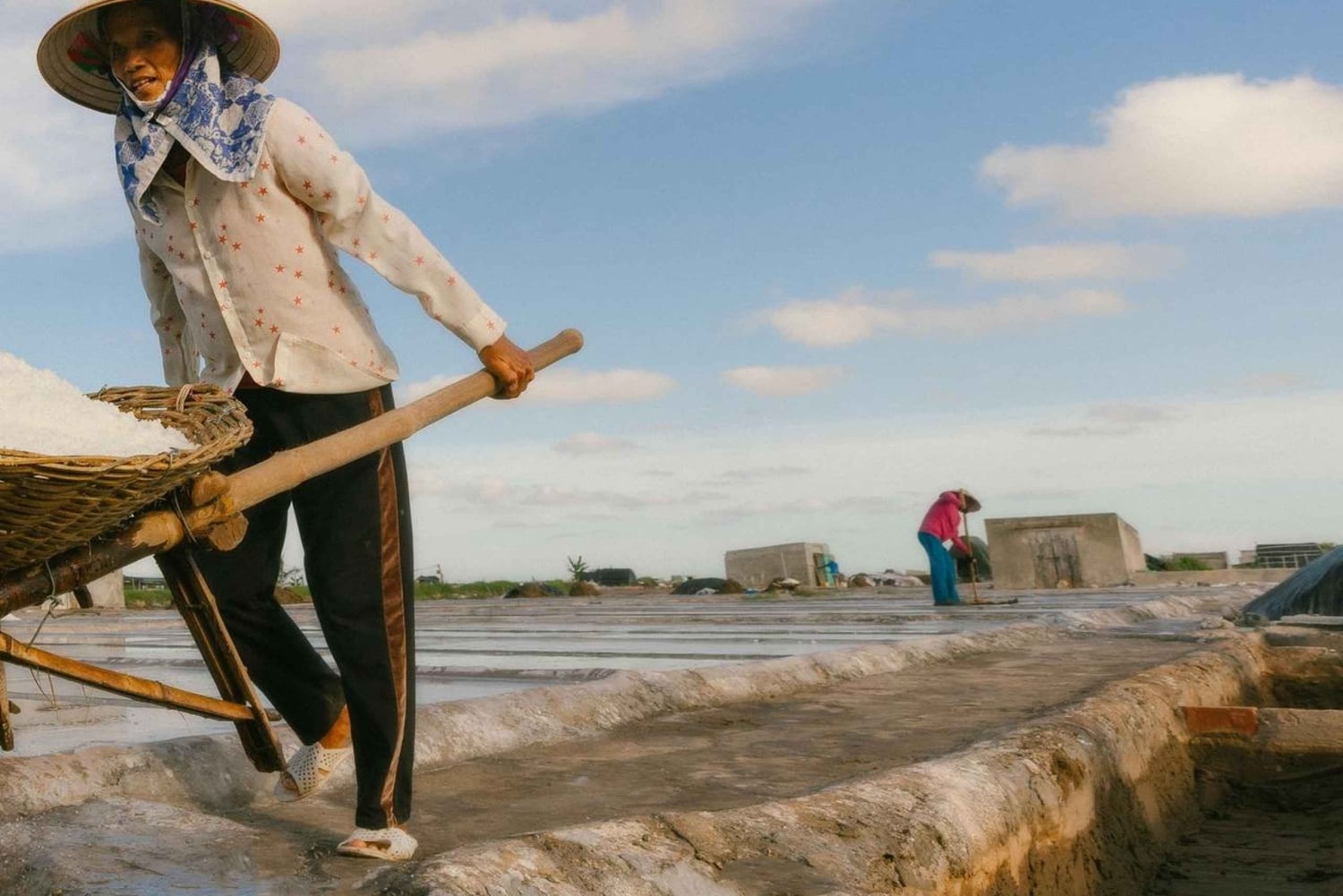 Hanoi: Nam Dinh Bach Long Salt-Making Village Tour
