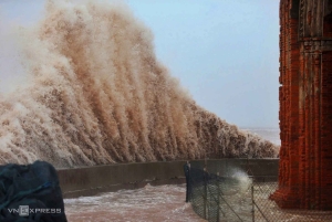 Hanoi: Nam Dinh Hai Ly Ruined Church Guided Tour