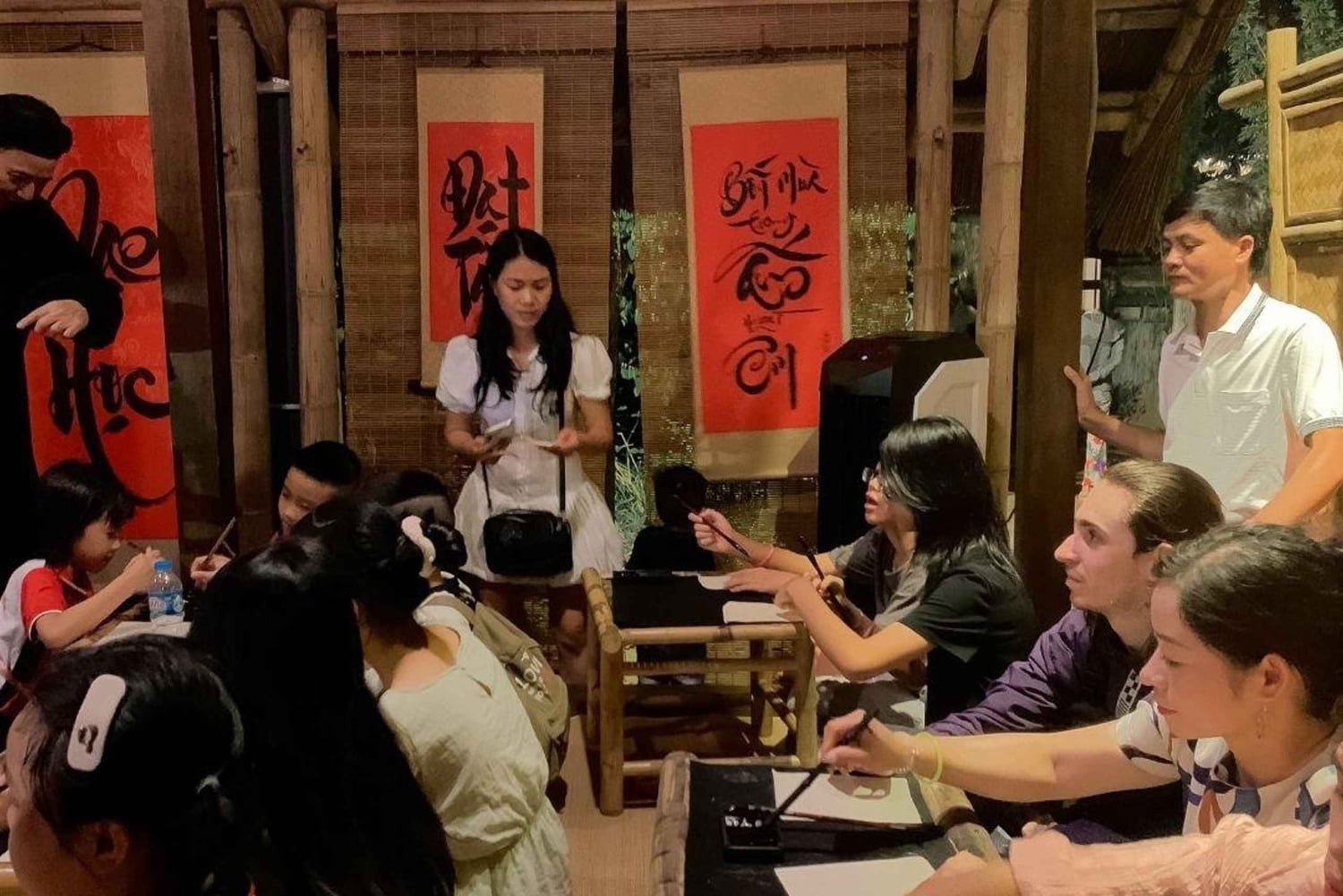 Hanoi: nocna wycieczka z pokazem mapowania 3D i ceremonią flagi