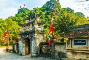 Hanoi: Jednodniowa wycieczka w małej grupie do Ninh Binh luksusowym 9-osobowym samochodem dcar