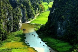 Hanoi: Jednodniowa wycieczka w małej grupie do Ninh Binh luksusowym 9-osobowym samochodem dcar