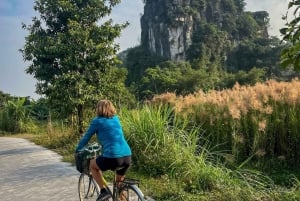 Hanoi: Ninh Binh, Tam Coc, Mua Cave & Hoa Lu with cycling