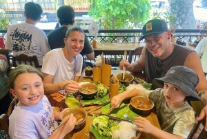 Hanoi: Streetfood in de oude wijk en een café aan het spoor
