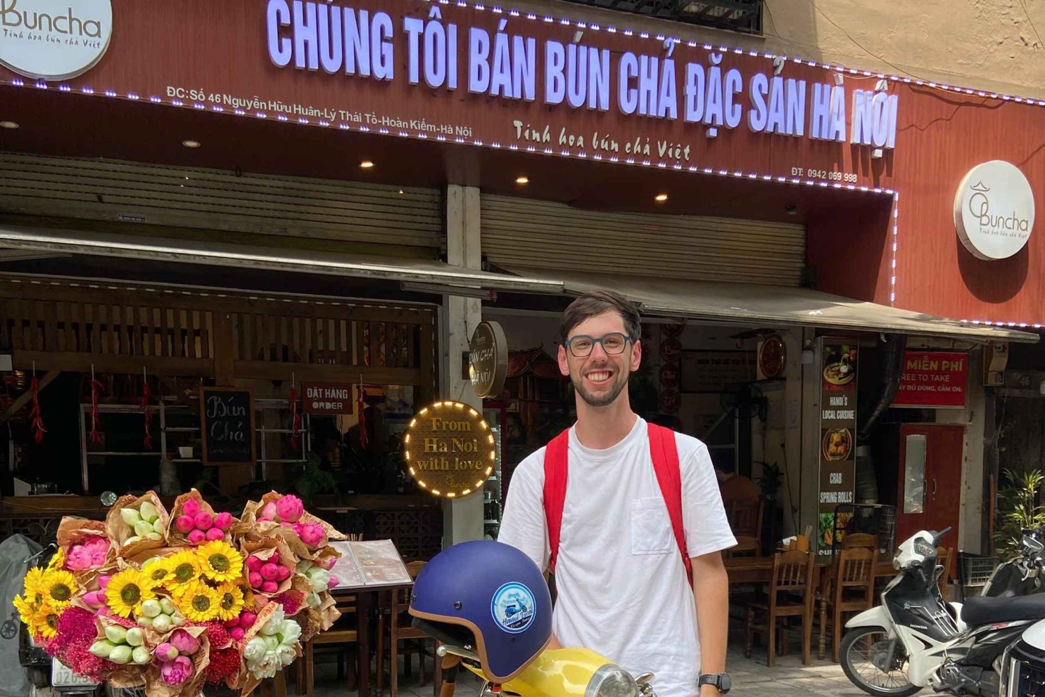 Passeio de Vespa pela periferia de Hanói: conheça a vila de cerâmica de Bat Trang em meio dia