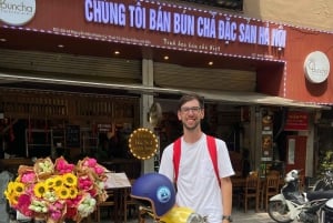 Periferia di Hanoi: Villaggio di ceramica di Bat Trang in Vespa per mezza giornata