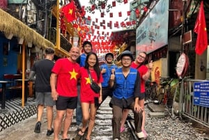 Periferia di Hanoi: Villaggio di ceramica di Bat Trang in Vespa per mezza giornata