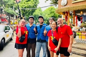 Periferia di Hanoi: Villaggio di ceramica di Bat Trang in Vespa per mezza giornata