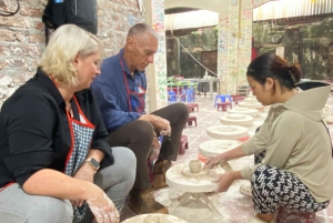 Periferia di Hanoi: Villaggio di ceramica di Bat Trang in Vespa per mezza giornata