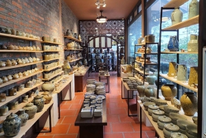 Periferia di Hanoi: Villaggio di ceramica di Bat Trang in Vespa per mezza giornata