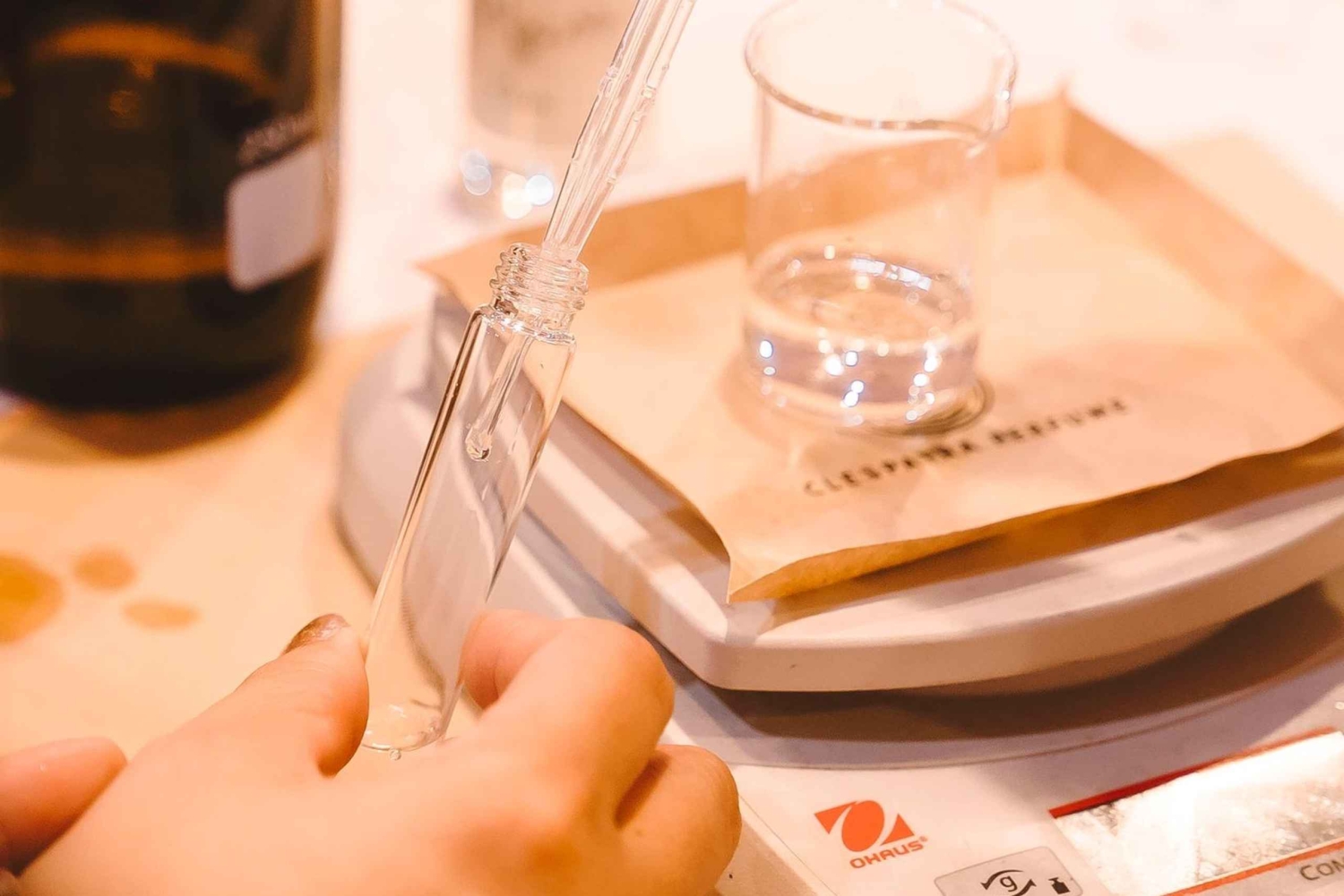 ハノイ：クレオパトラ香水による香水作りワークショップ