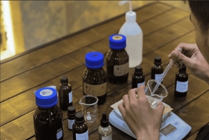 ハノイ：クレオパトラ香水による香水作りワークショップ