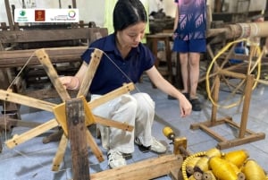 ハノイのPhung Xaロータスシルク手工芸村またはお香、帽子