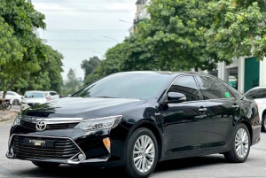 Hanoi: Privates Auto zum/vom Flughafen Noi Bai