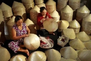 Hanoi: Private Conical Hat and Incense Village Tour