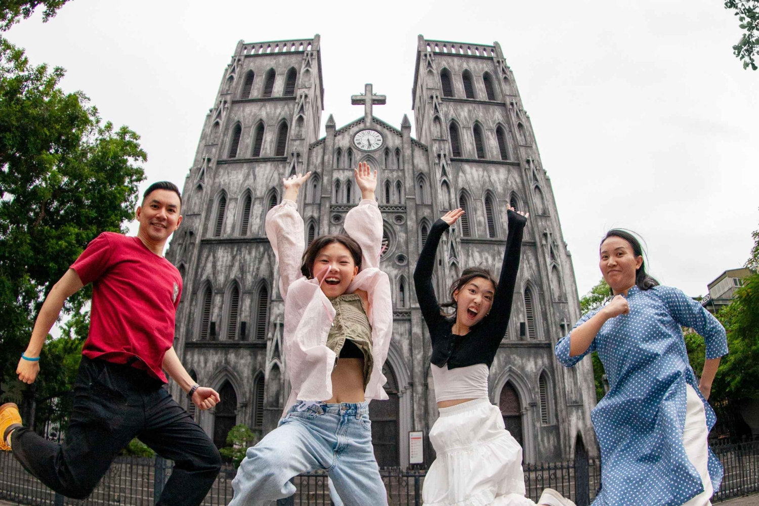 Hanoi Private Photoshoot – Iconic Spots & Hidden Gems