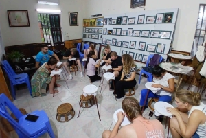 Деревня вышивки Кват Донг в Ханое или деревня шляп и благовоний