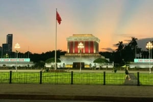 Hanoi: Rose Kitchen madlavning, marked og flagceremoni