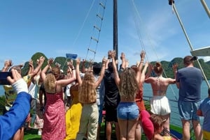 Hanoi: Rundfahrt durch die Halong-Bucht Inseln, Höhlen, Kajakfahren & Mittagessen