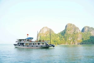 Hanoi: Rundfahrt durch die Halong-Bucht Inseln, Höhlen, Kajakfahren & Mittagessen
