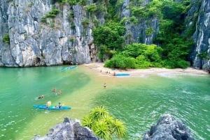 Hanoi: Rundfahrt durch die Halong-Bucht Inseln, Höhlen, Kajakfahren & Mittagessen